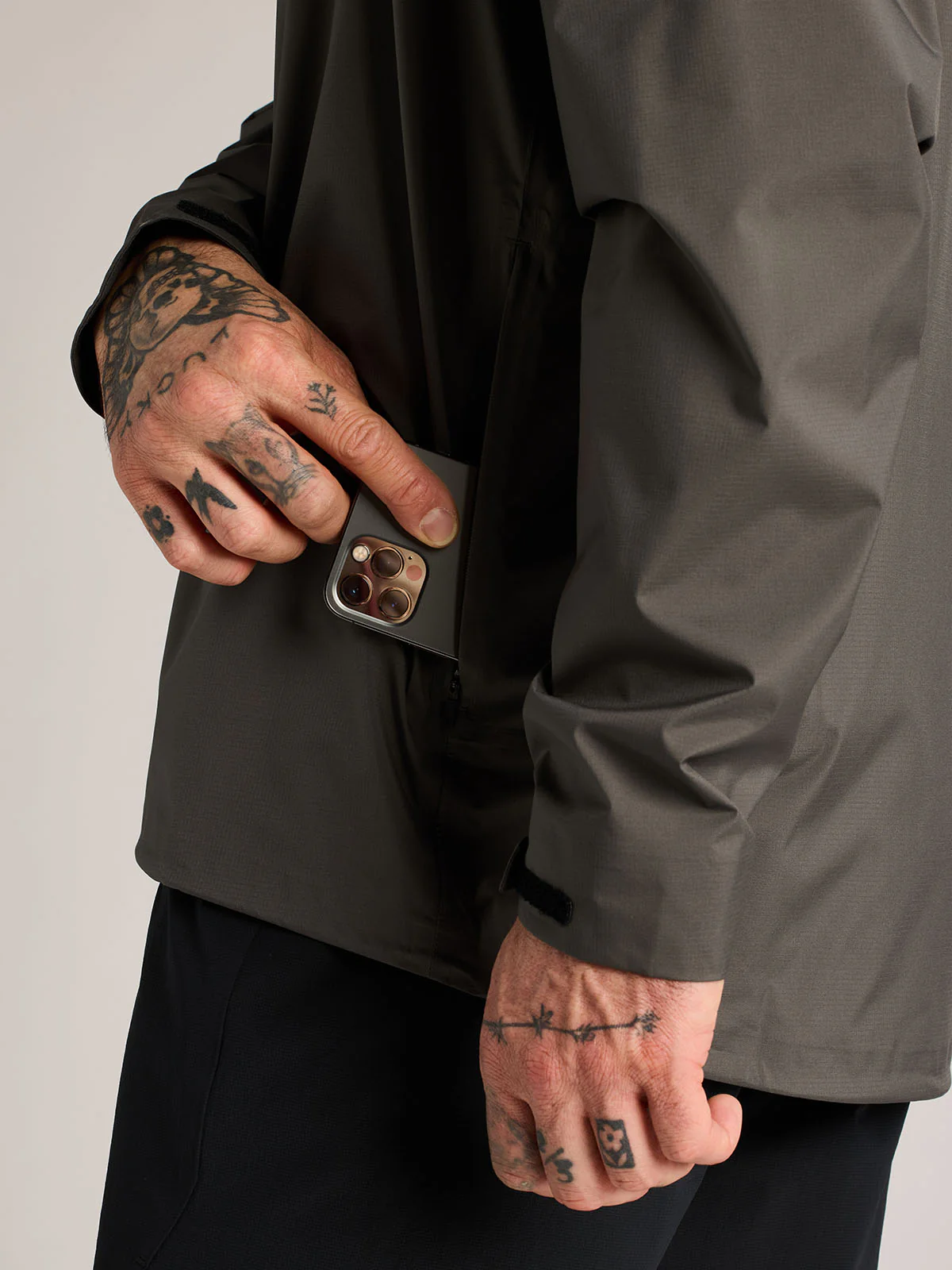 Stratus Rain Shell - Image 12